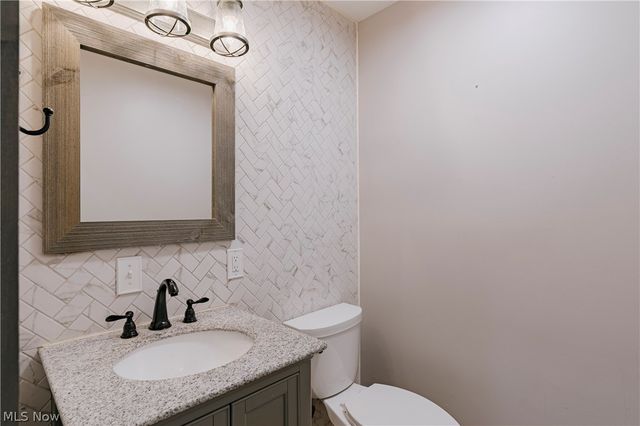 17138 Wood Acre Trail, Chagrin Falls, OH 44023