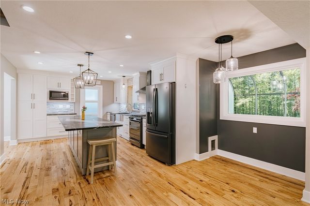 17138 Wood Acre Trail, Chagrin Falls, OH 44023