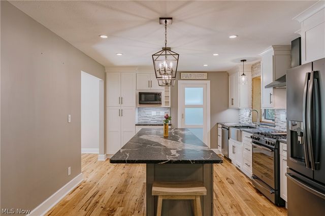17138 Wood Acre Trail, Chagrin Falls, OH 44023