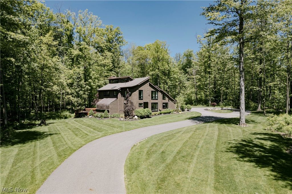 17138 Wood Acre Trail, Chagrin Falls, OH 44023