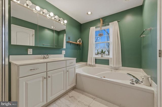 102 CAMPBELL DR, Conshohocken, PA 19428