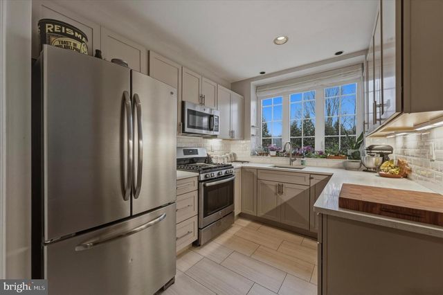 102 CAMPBELL DR, Conshohocken, PA 19428