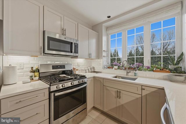 102 CAMPBELL DR, Conshohocken, PA 19428