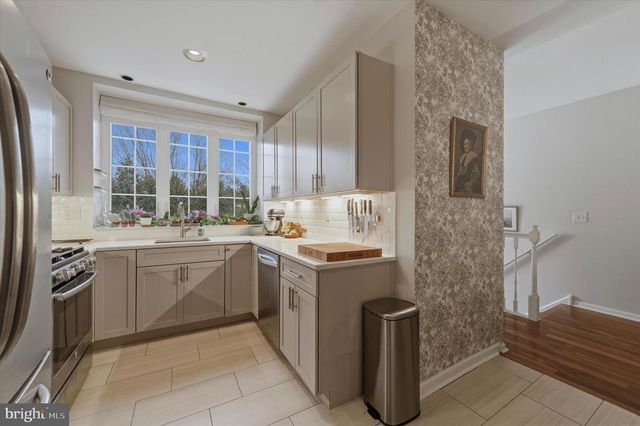 102 CAMPBELL DR, Conshohocken, PA 19428