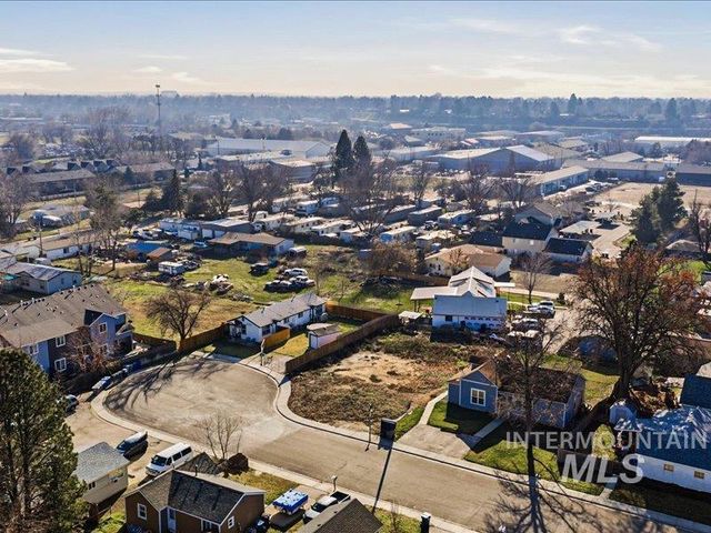 5165 N Quinella St, Garden City, ID 83714