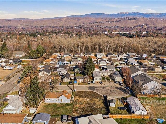 5165 N Quinella St, Garden City, ID 83714