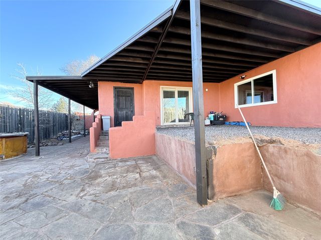 1901 Arroyo De Las Cruces, Santa Fe, NM 87505