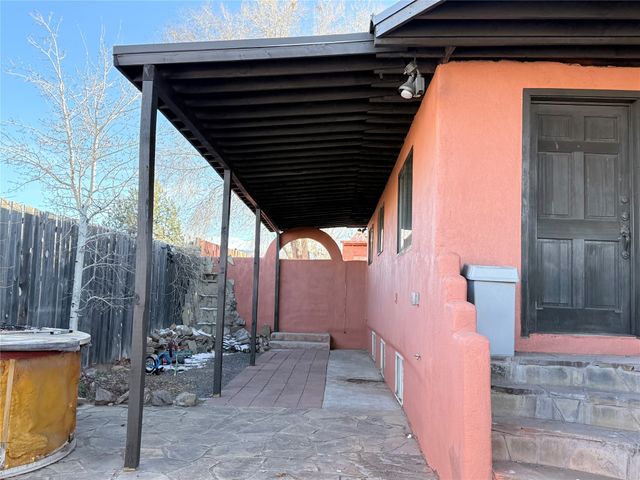 1901 Arroyo De Las Cruces, Santa Fe, NM 87505