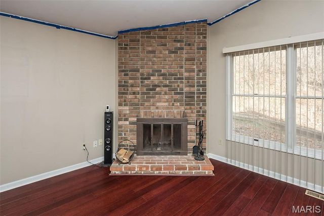 537 Treetop Village Drive, Ballwin, MO 63021