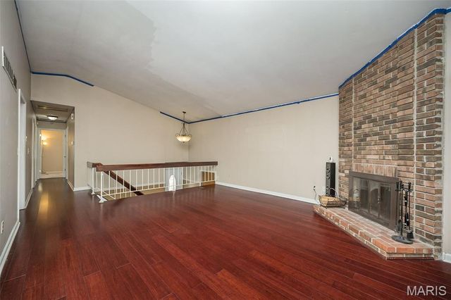 537 Treetop Village Drive, Ballwin, MO 63021