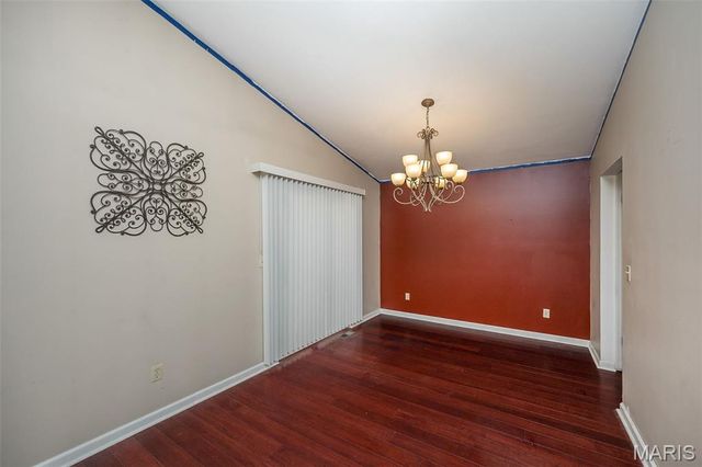 537 Treetop Village Drive, Ballwin, MO 63021