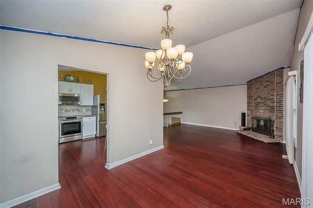 537 Treetop Village Drive, Ballwin, MO 63021