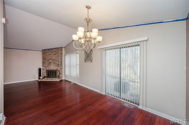 537 Treetop Village Drive, Ballwin, MO 63021