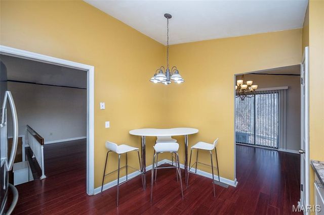 537 Treetop Village Drive, Ballwin, MO 63021