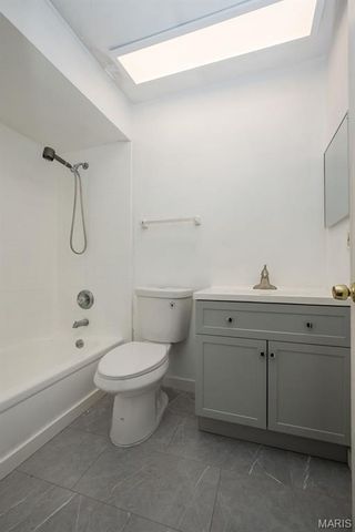 537 Treetop Village Drive, Ballwin, MO 63021