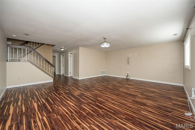 537 Treetop Village Drive, Ballwin, MO 63021