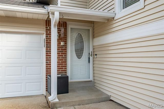 537 Treetop Village Drive, Ballwin, MO 63021