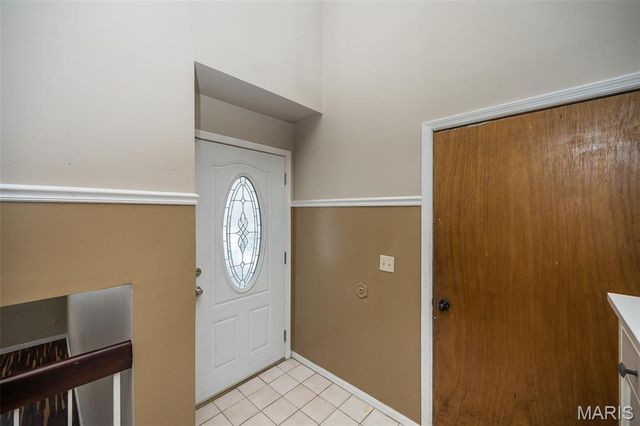 537 Treetop Village Drive, Ballwin, MO 63021