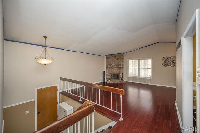 537 Treetop Village Drive, Ballwin, MO 63021