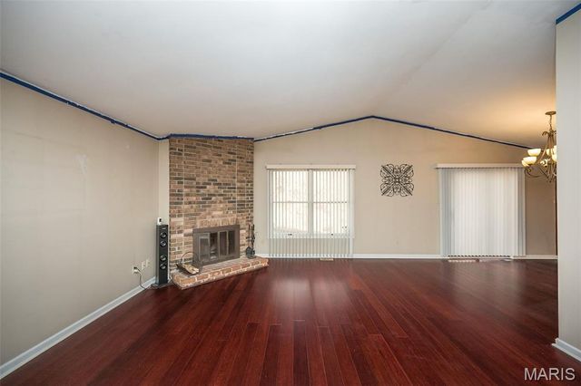 537 Treetop Village Drive, Ballwin, MO 63021