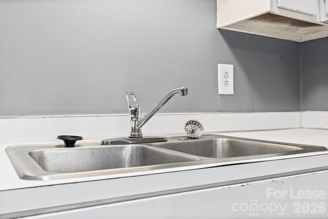 9119 Spyglass Place, Charlotte, NC 28214