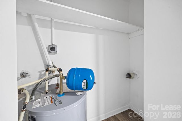 9119 Spyglass Place, Charlotte, NC 28214