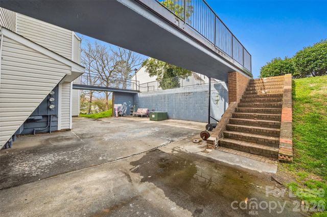 9119 Spyglass Place, Charlotte, NC 28214