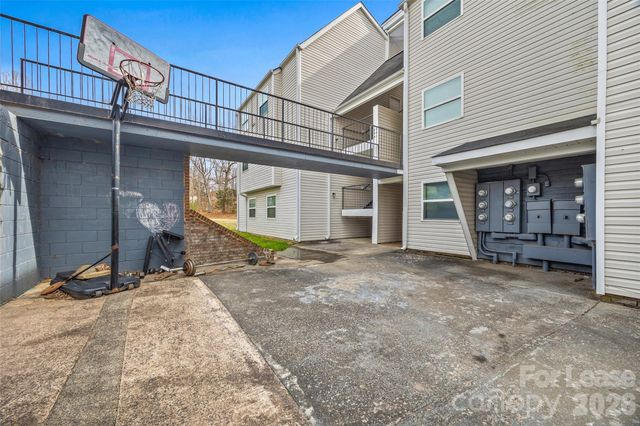 9119 Spyglass Place, Charlotte, NC 28214