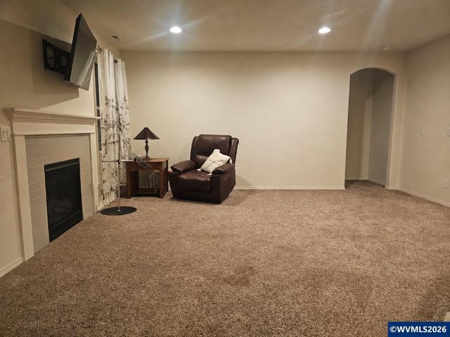 1363 Jefferson St, Independence, OR 97351