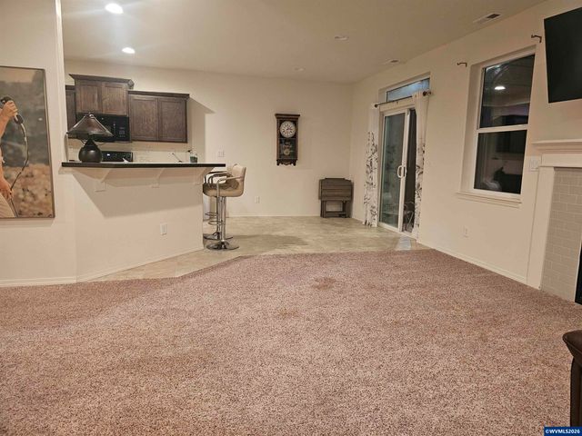 1363 Jefferson St, Independence, OR 97351