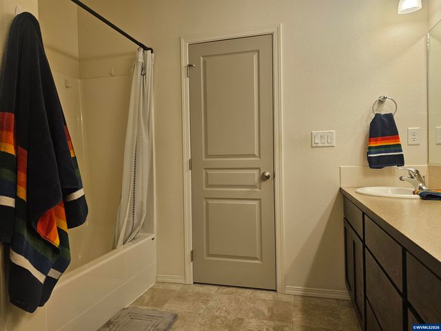 1363 Jefferson St, Independence, OR 97351