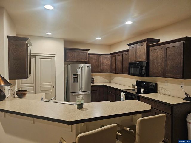 1363 Jefferson St, Independence, OR 97351