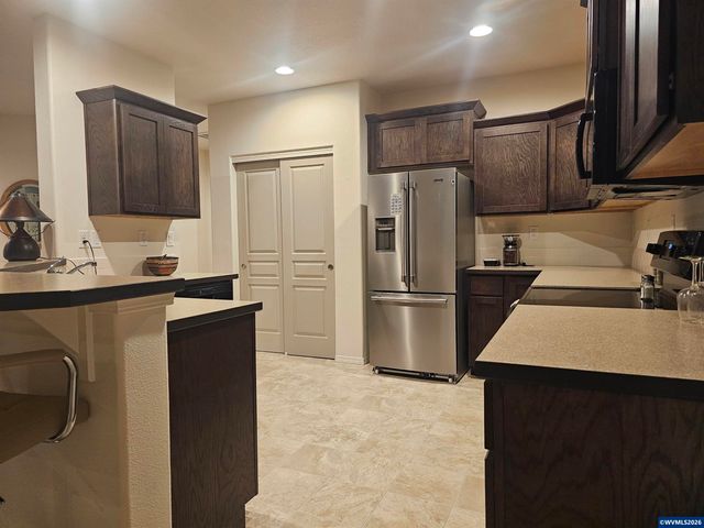 1363 Jefferson St, Independence, OR 97351
