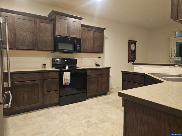1363 Jefferson St, Independence, OR 97351