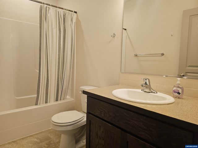 1363 Jefferson St, Independence, OR 97351