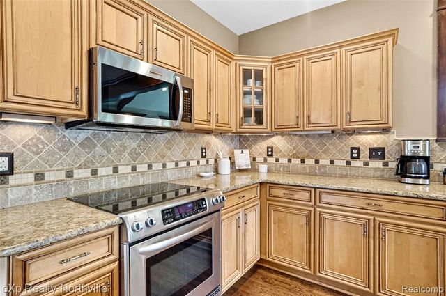 24364 Tara Drive, South Lyon, MI 48178