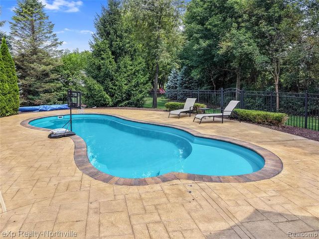 24364 Tara Drive, South Lyon, MI 48178