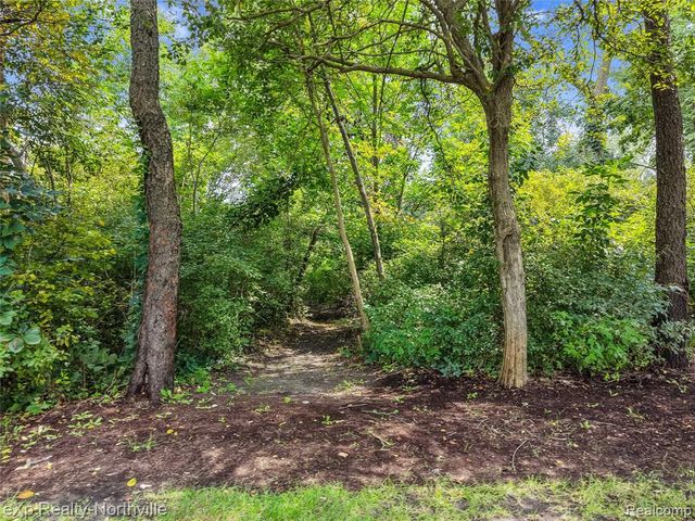 24364 Tara Drive, South Lyon, MI 48178