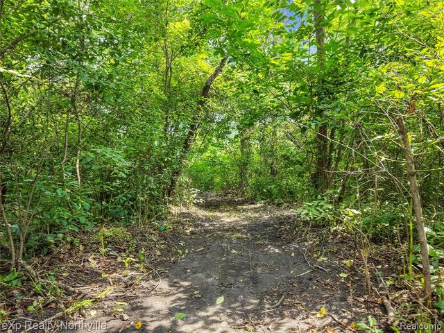 24364 Tara Drive, South Lyon, MI 48178
