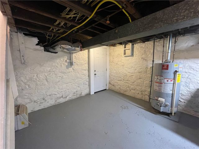 1827 Lowrie St, Troy Hill, PA 15212