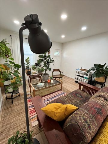 1827 Lowrie St, Troy Hill, PA 15212