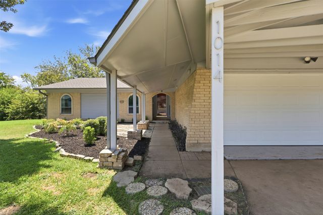 1014 Mountview Court, Carrollton, TX 75006
