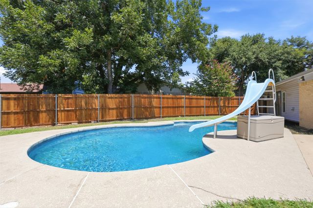 1014 Mountview Court, Carrollton, TX 75006
