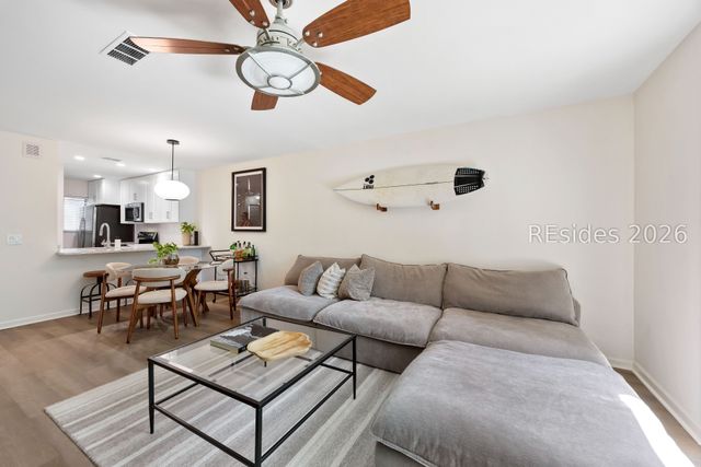 96 Mathews Dr Apt 142, Hilton Head Island, SC 29926
