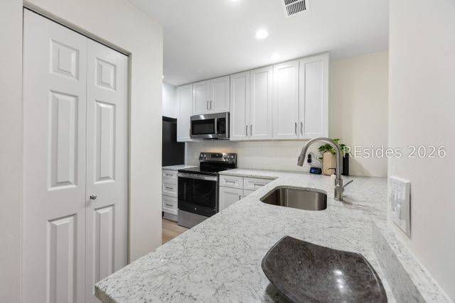 96 Mathews Dr Apt 142, Hilton Head Island, SC 29926