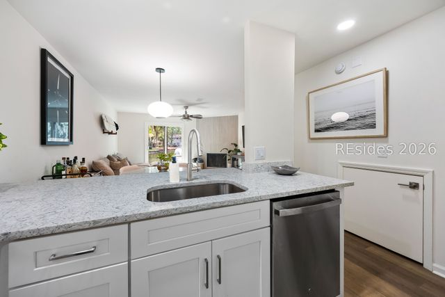 96 Mathews Dr Apt 142, Hilton Head Island, SC 29926
