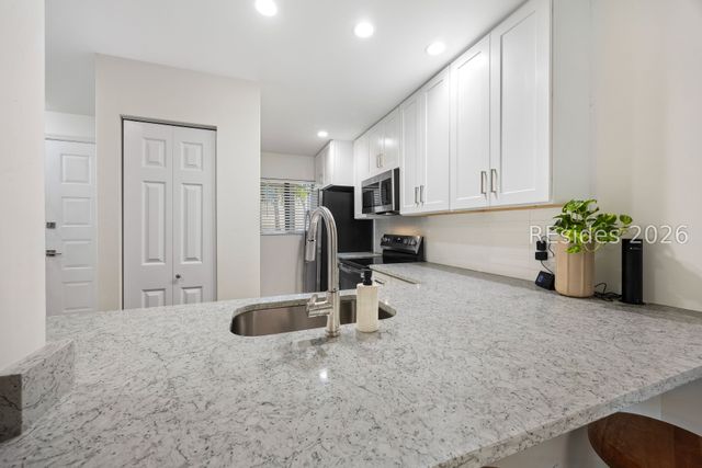 96 Mathews Dr Apt 142, Hilton Head Island, SC 29926