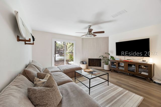96 Mathews Dr Apt 142, Hilton Head Island, SC 29926
