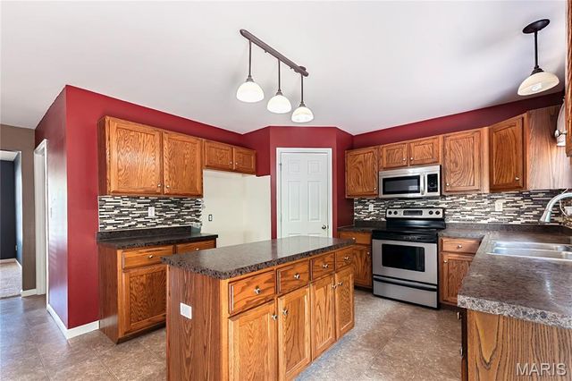 6417 Stallion Drive, Imperial, MO 63052