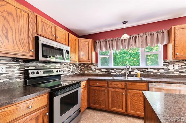 6417 Stallion Drive, Imperial, MO 63052